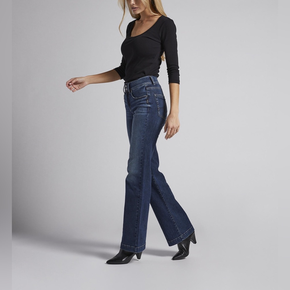 Silver Jeans Co.® Avery Wide Leg Curvy High Rise Double Button Jean - Picture 2 of 10